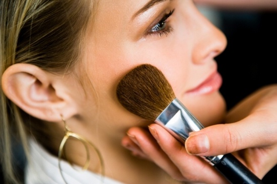 Советы по нанесению макияжа для гламурного зимнего образа