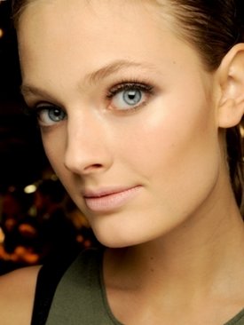 Естественный макияж – тенденция сезона весна-лето 2011