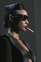 Солнцезащитные очки в стиле «матрица» от Jean Paul Gaultier