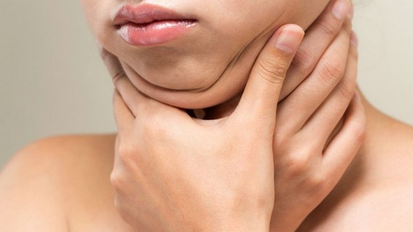 Причины обвисания кожи шеи
