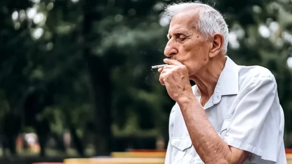 курильщиков старше 50 лет