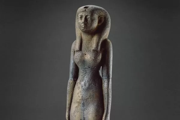 Фигура богини Исиды