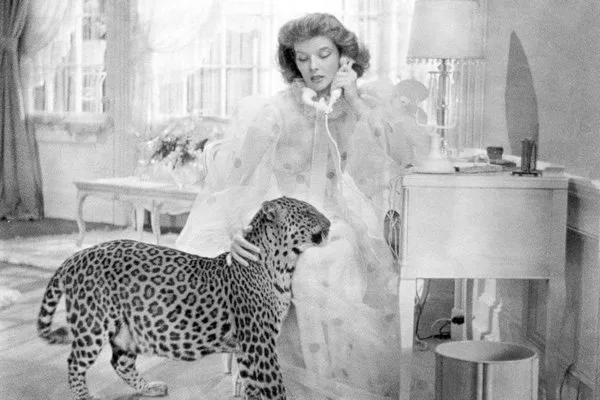 Актриса Кэтрин Хепберн на съемках фильма 1938 года Воспитание крошки с леопардом