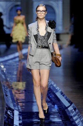 Весна-лето 2011: модные шорты